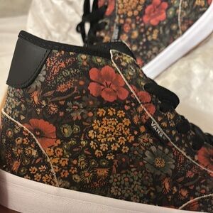 BNIB DEADSTOCK Floral Lizzie Vans High Tops Men’s 9 Women’s 10.5